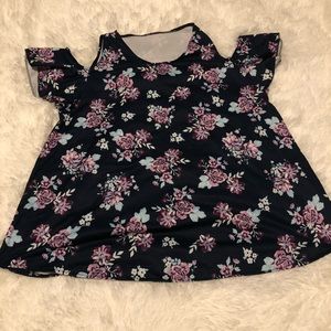 Cold shoulder Top NWOT
